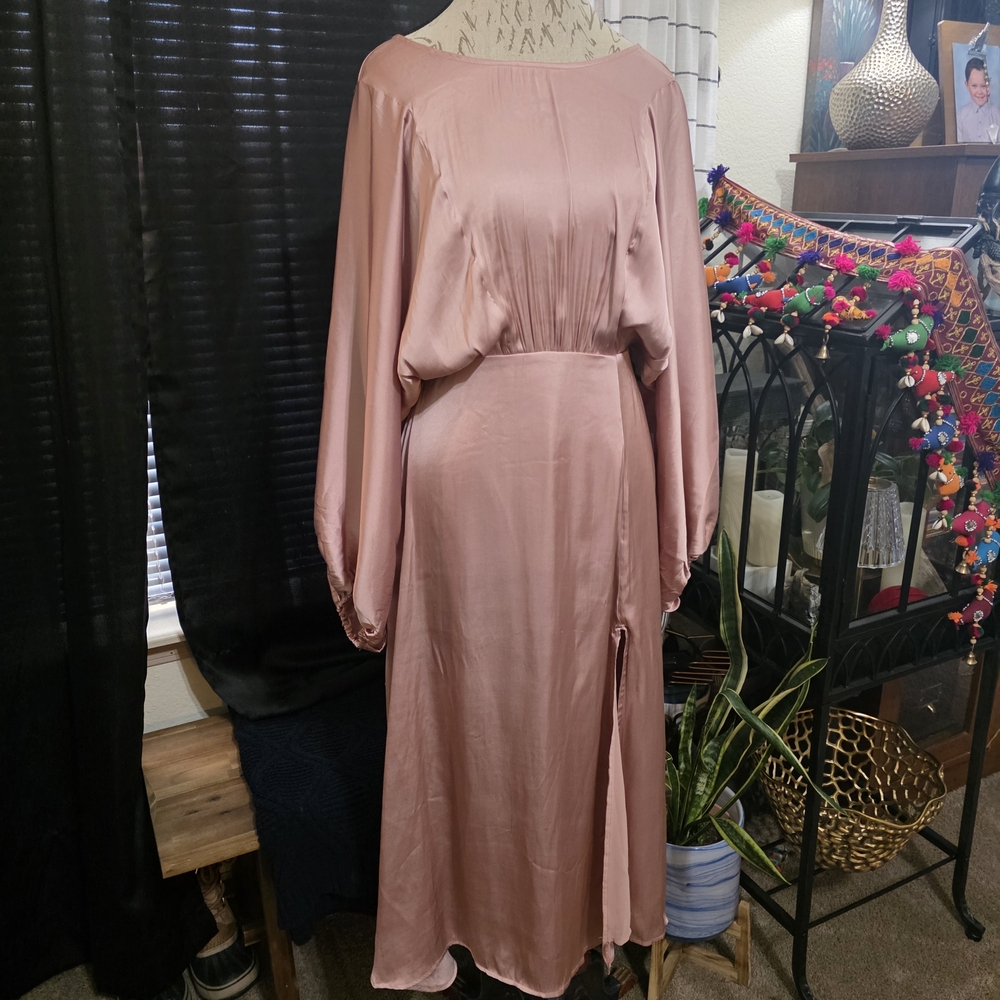 Astr The Label Blush Long Sleeve Silky 70s Vibe Wedding Cocktail Midi Dress